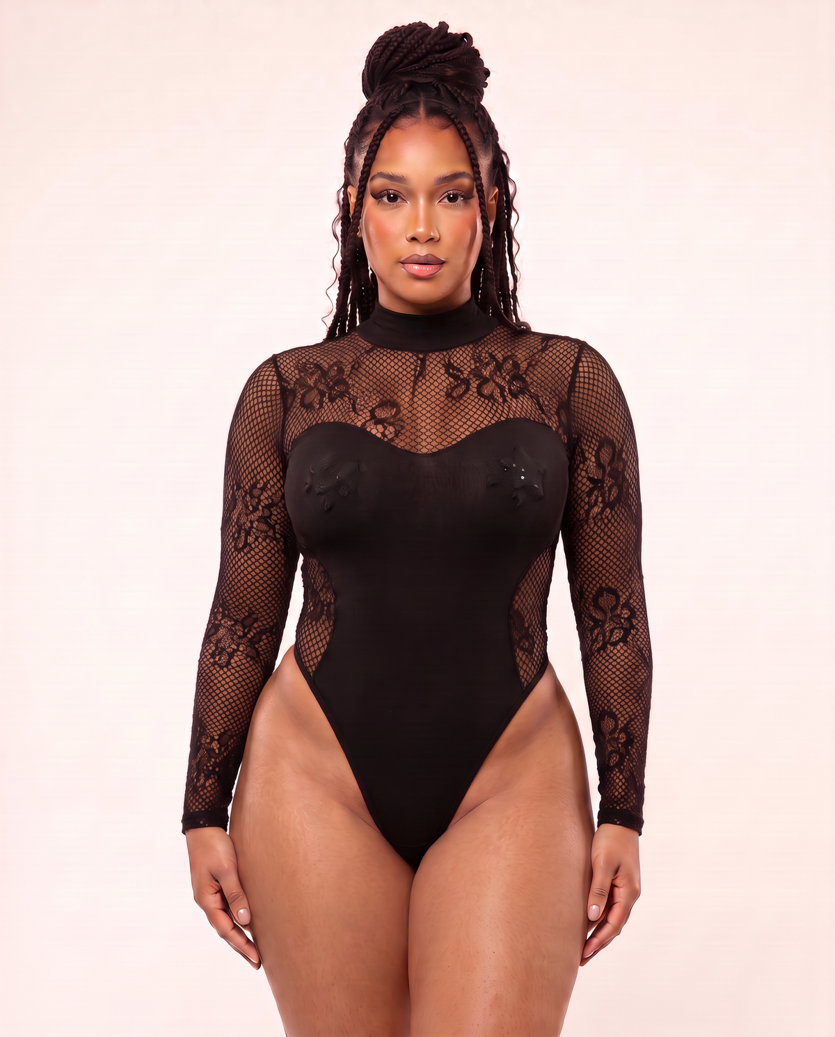 Body string manches longues noir porté : résille dentelle, col montant et décolleté cœur – VEXIA