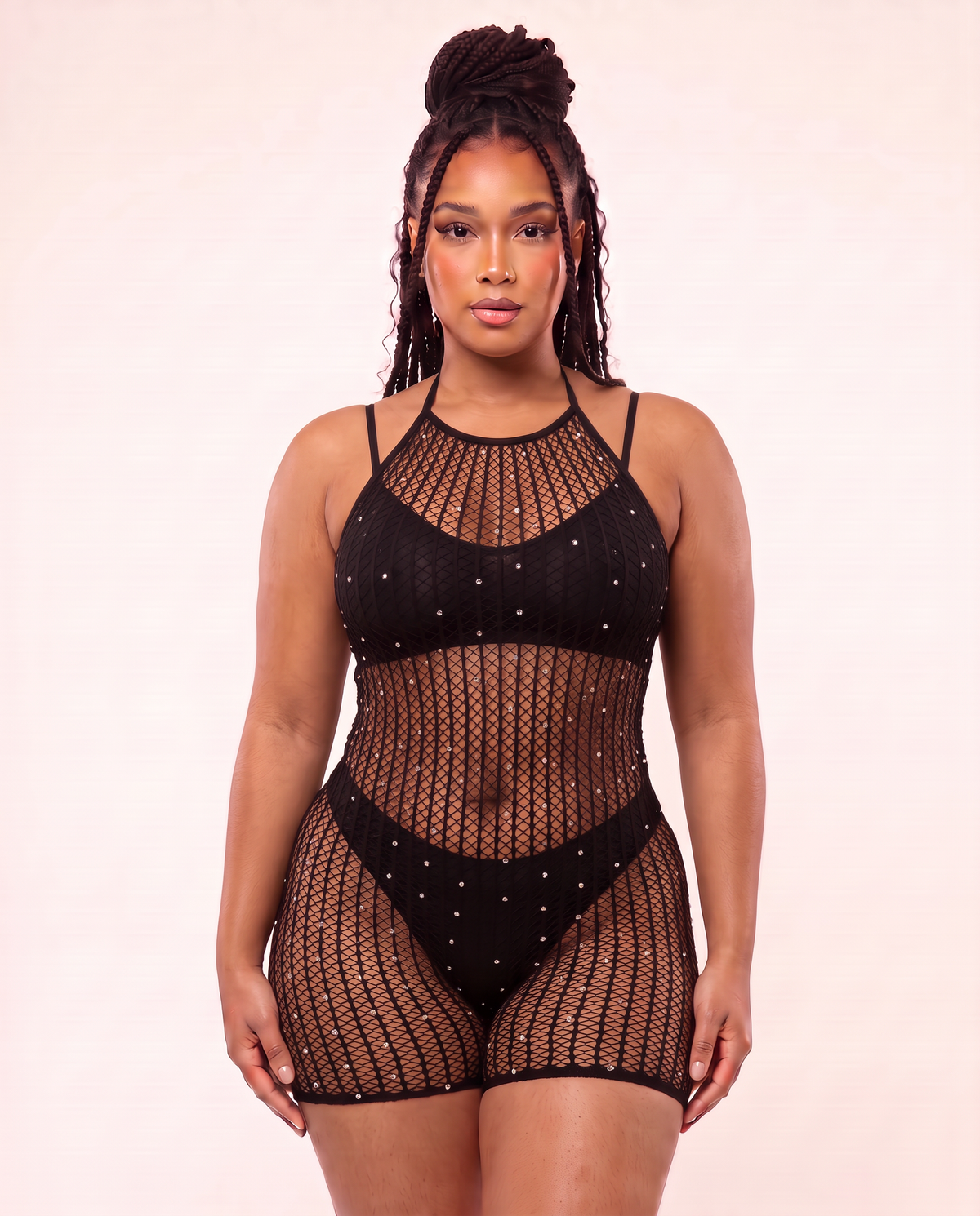 Combishort strass BIANCA noir porté : résille dos nu strassée, col licou (porté sur brassière et culotte noires, non incluses) – VEXIA