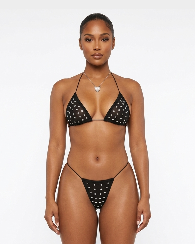 Ensemble ficelle strass ER34 noir porté : haut triangle et string strassés – VEXIA
